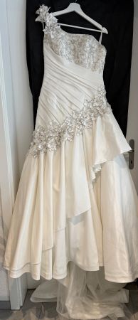Speziell schönes Brautkleid / Hochzeitskleid