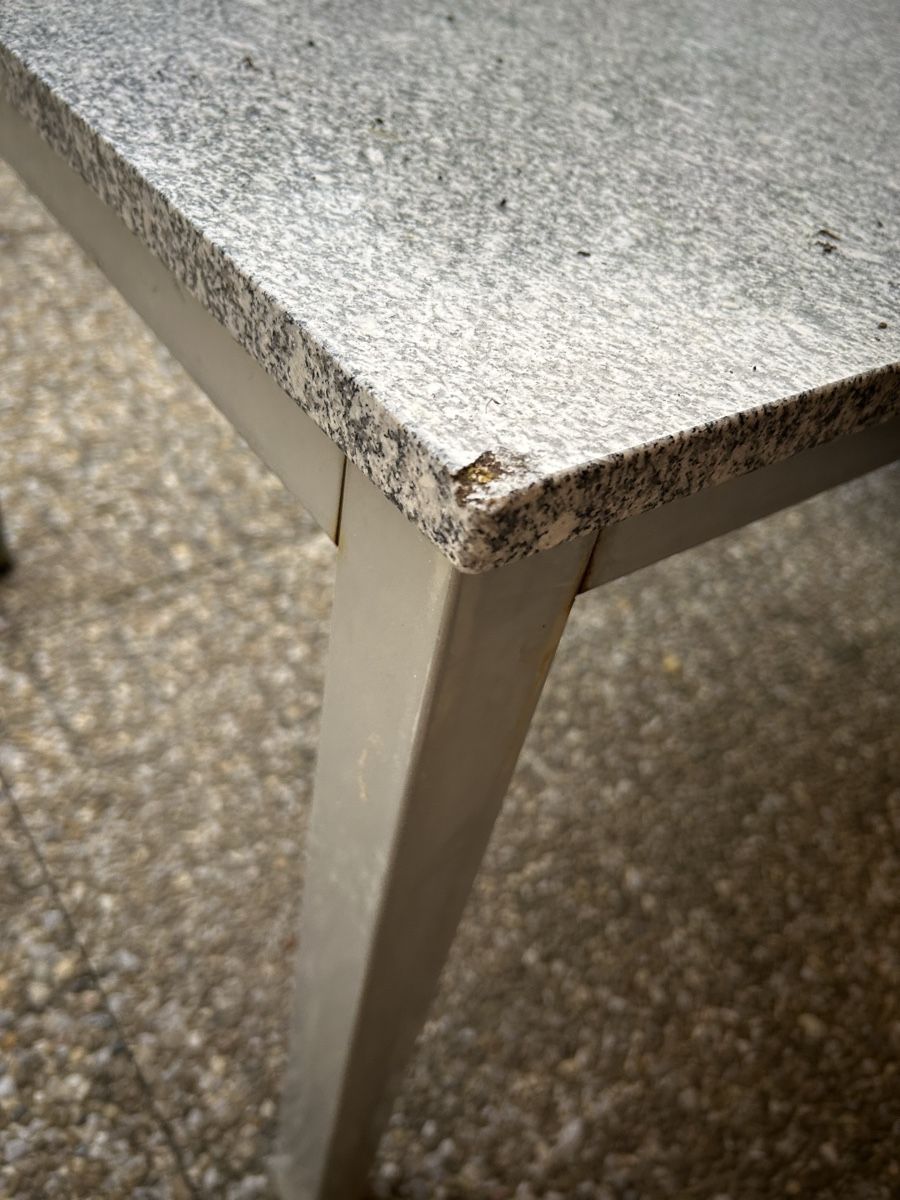 Tavoli: Gartentisch mit Granitplatte und Metallfüssen – Usato da Meiringen venduto da cor_lz6y 1