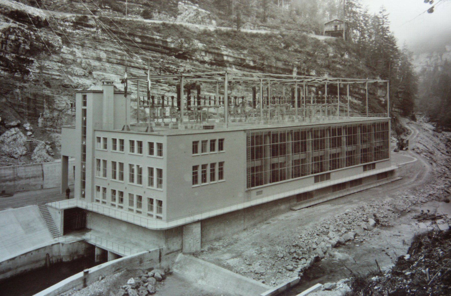 Cartoline postali: L'usine électrique du chatelot au bord du Doubs – Usato da Le Locle venduto da Roger46