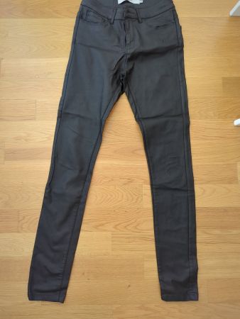 Schwarze Hose in Lederoptik/Vero Moda Gr. S/32