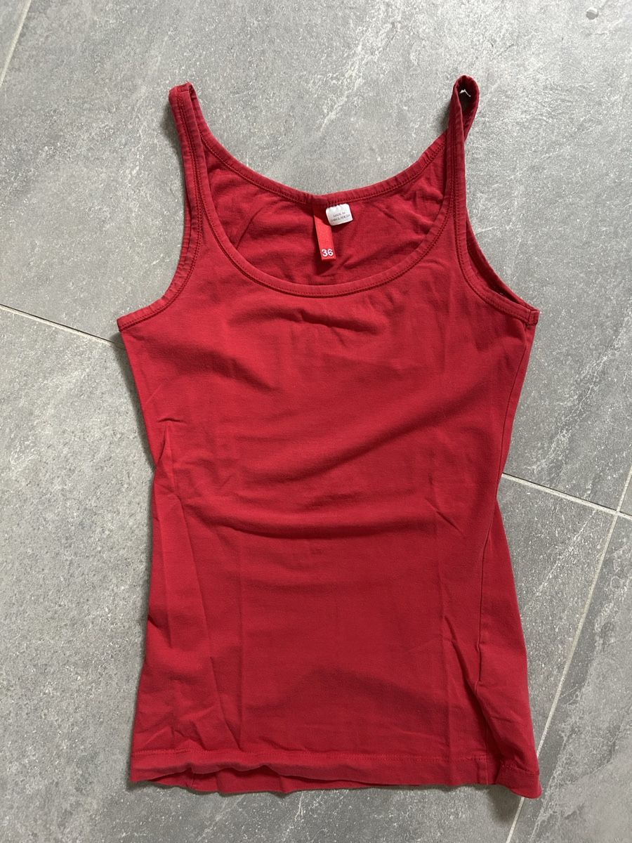 H&M Tops: Débardeur rouge  – D'occasion à Bôle par sev_n85b