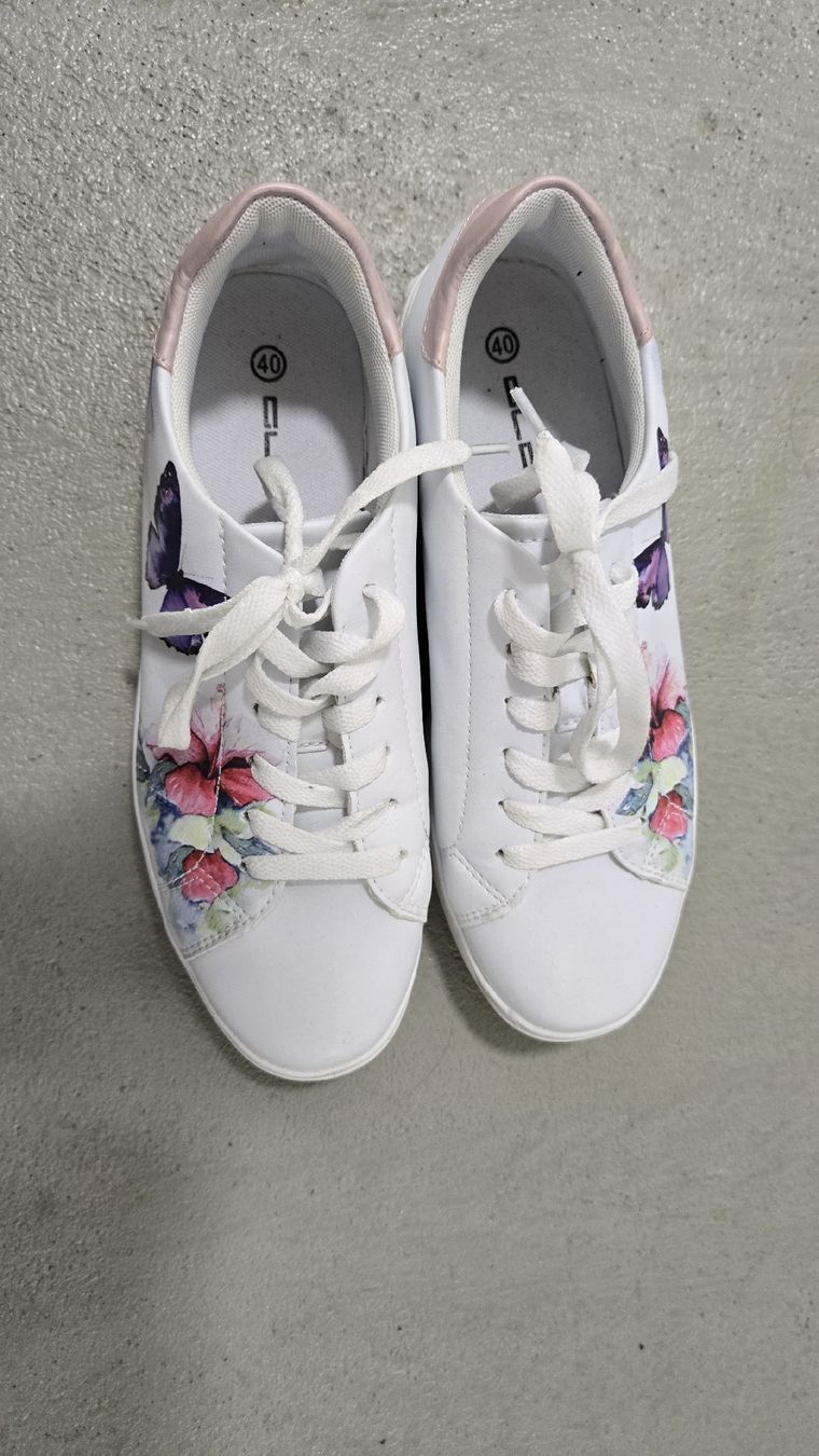 Scarpe da donna: schöne Sneaker mit Farbmalerei – Usato da Besenbüren venduto da desireebuetler 1