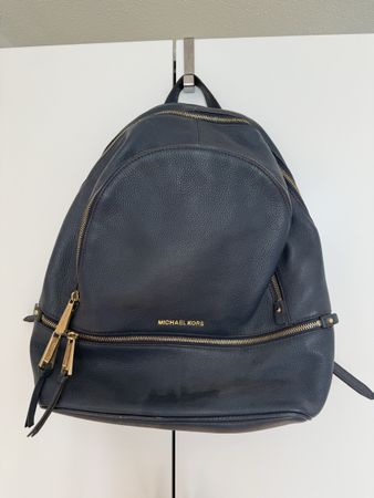 Michael Kors Rucksack blau mit goldenen Elementen