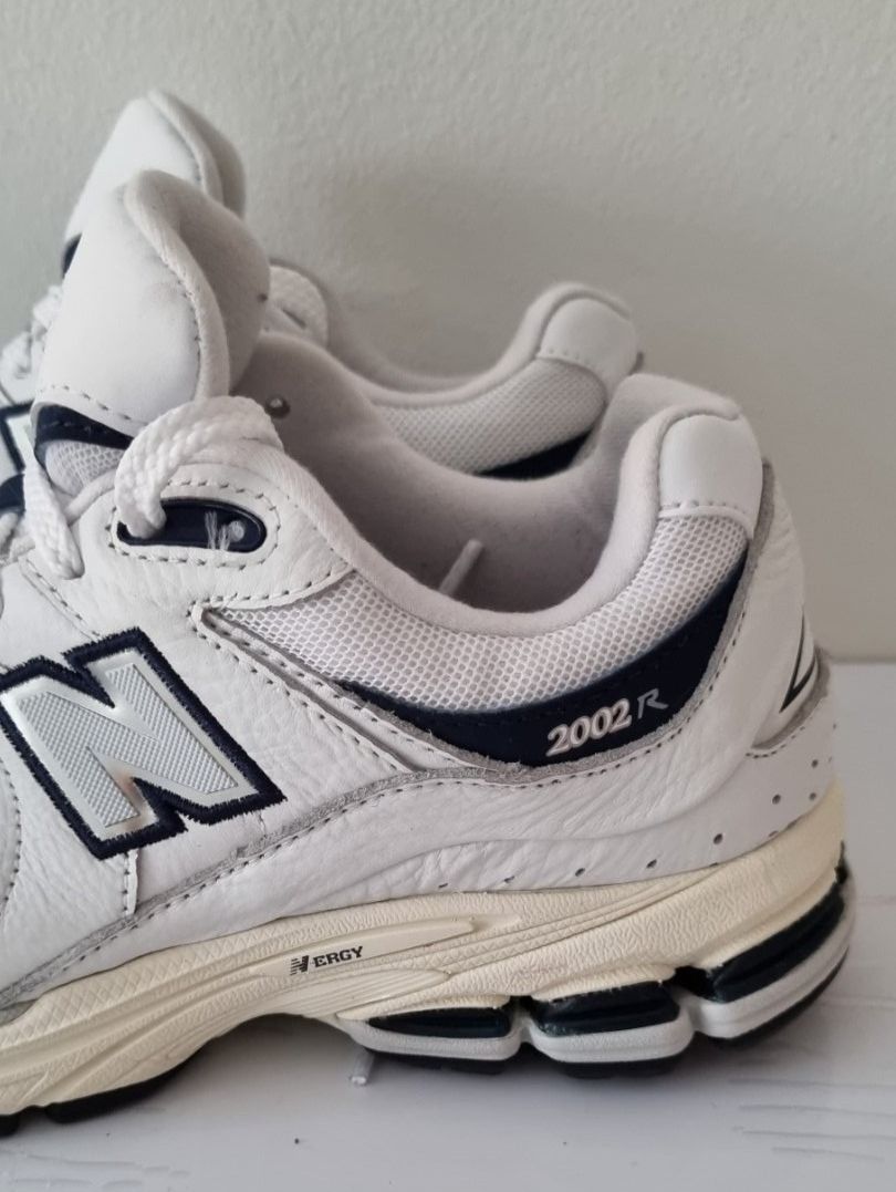 New Balance Scarpe da uomo: New Balance 2002R – Usato da Mendrisio venduto da ann_d9pf 2