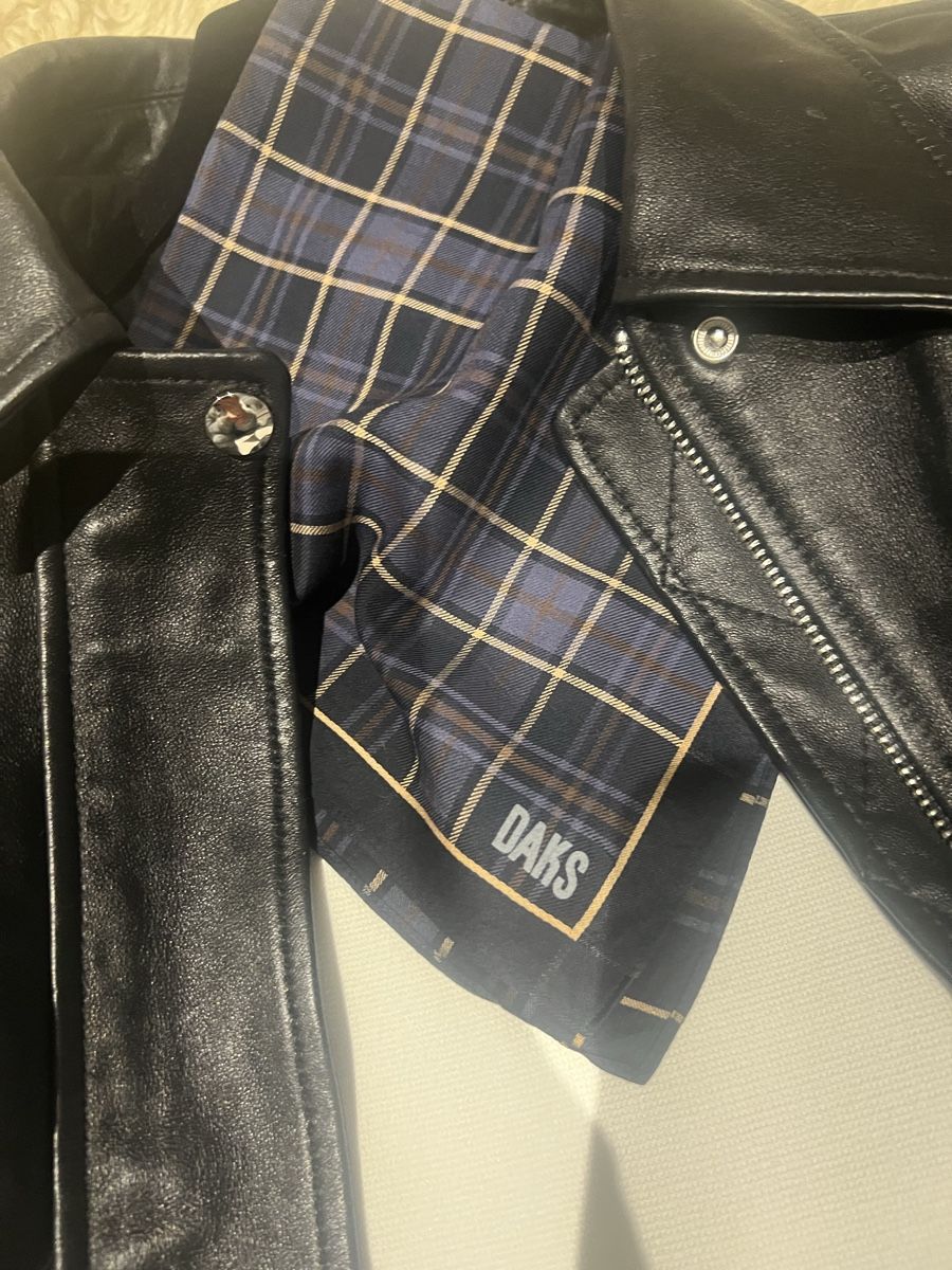 Foulard & Sciarpe: DAKS scarf – Nuovo (secondo la descrizione) da Mont-sur-Lausanne venduto da Gracie-He 2