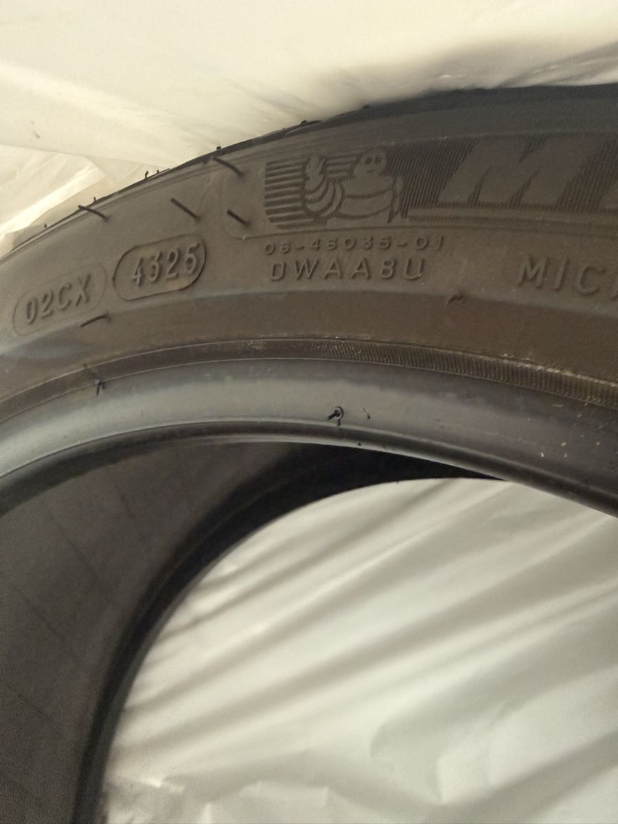 Michelin Tutti pezzi di ricambio auto: Winterreifen Michelin 235 35 19 – Usato da Balterswil venduto da les_bn52 2