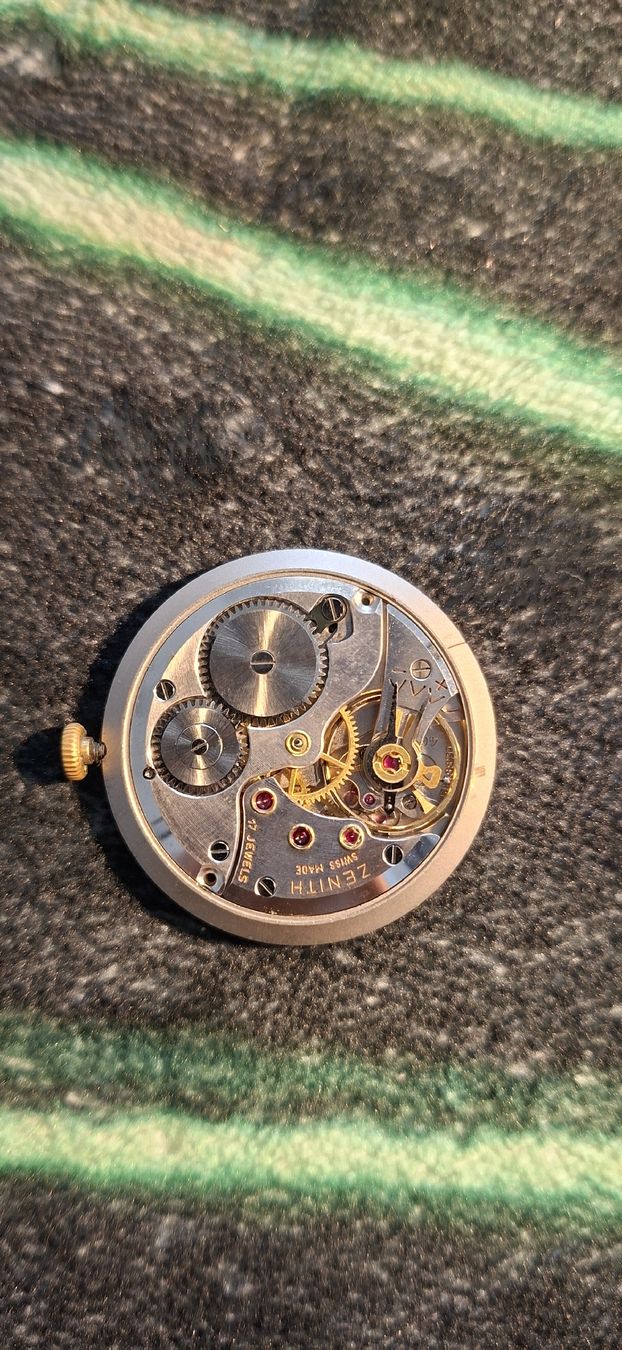 Zenith Montres: mouvement zenith – D'occasion à Roche VD par Monde001 1