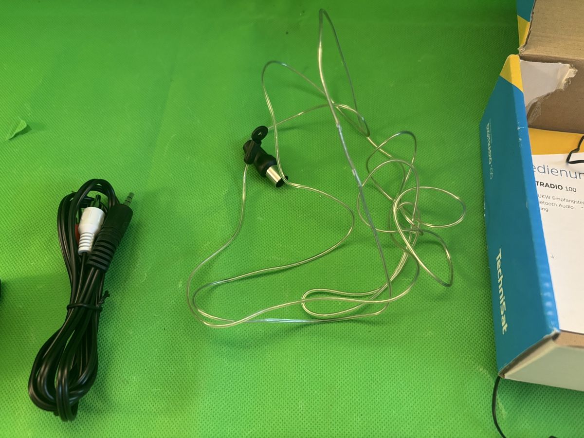 Technisat Radio: Digitalradio TechniSat Digitradio 100 DAB+ gebraucht – Nuovo e nell'imballaggio originale da Kilchberg ZH venduto da bionicdog 5