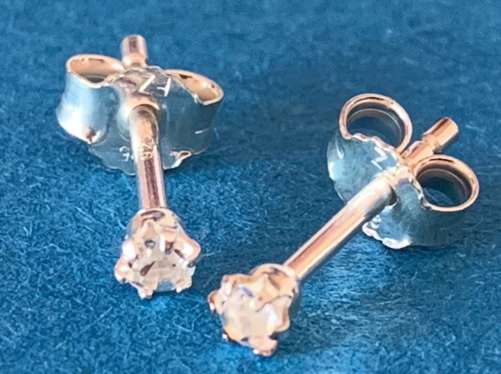 Ohrringe & -stecker: Silber-ohrstecker weiss (6kant) – Gebraucht aus Dittingen von Bijoubelle 6