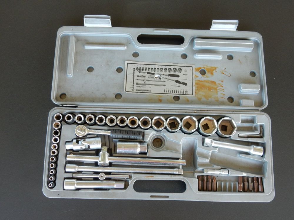 Tous les outils: Steckschlüsselsatz 4 - 32 mm – D'occasion à Neuenegg par wisteibe