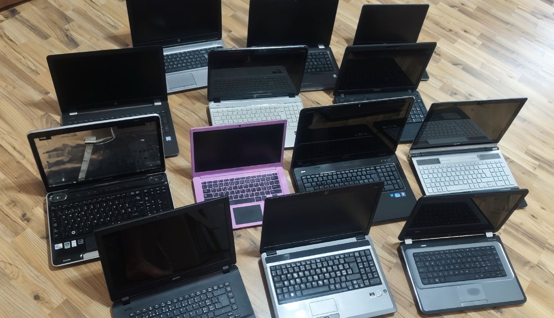 Portables: 13 laptops all - Defective  – Défectueux à Pedrinate par ipe_bgt7 3