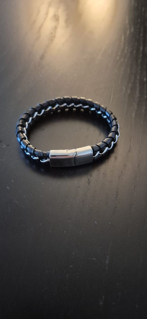 Armbänder & -reifen: Bracelet cuir tressé noir – Gebraucht aus Genève von Naheu 1