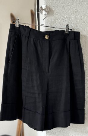 Massimo Dutti Bermuda style shorts 36