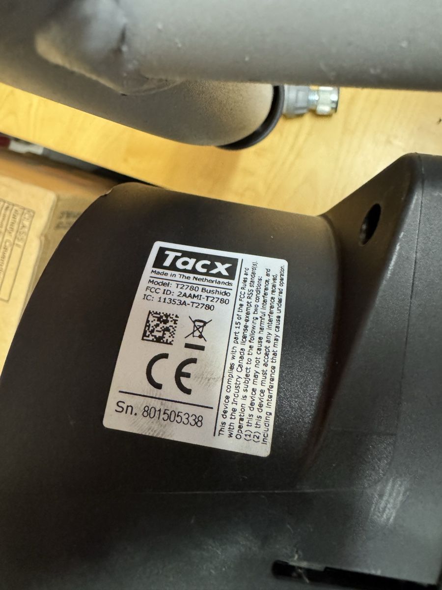 Tacx Hometrainer: Tacx Bushido Smart Rolle – Usato da Rüti ZH venduto da fmb_p6zb 3
