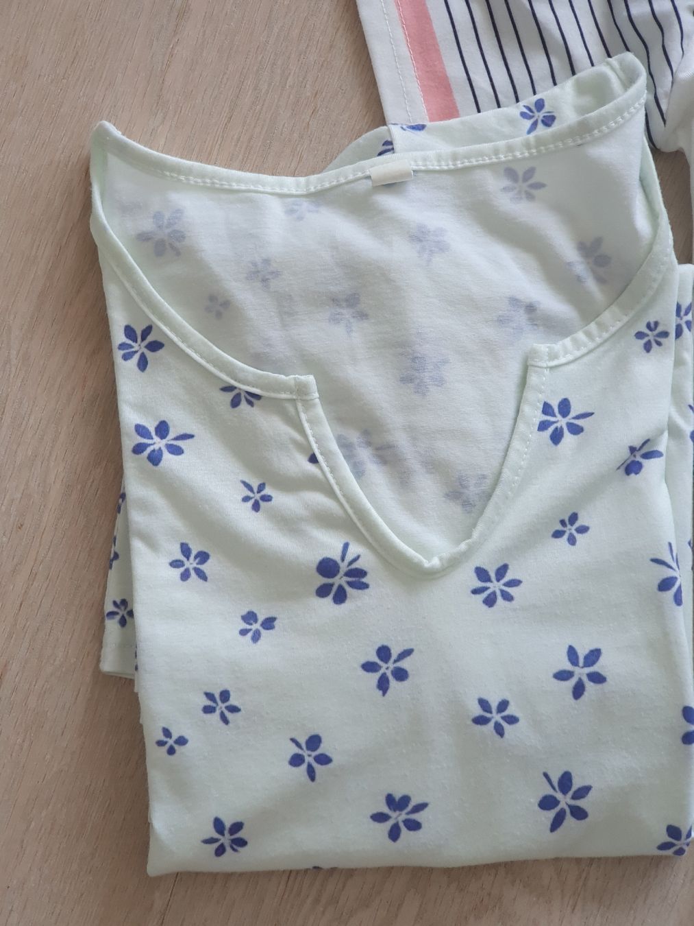 Lotti di vestiti: Shorts und 2 Shirts – Nuovo (secondo la descrizione) da Stalden (Sarnen) venduto da Leikerli 3