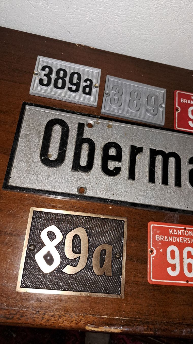 Insegne: Hausnummern Schilder Strasse ua. – Usato da Kölliken venduto da Upcycling-by-Mc-TAM 1
