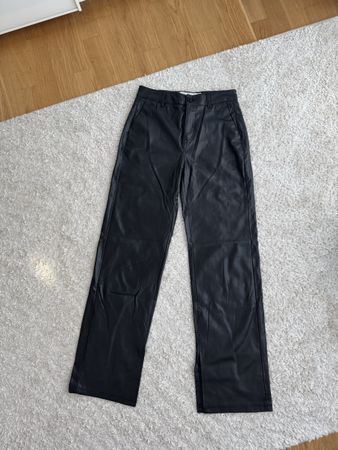 Bershka Kunstleder Hose Schwarz, Gr. S