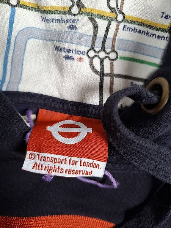 Maglioni & Felpe: Sweat métro de Londres 12-14 ans – Usato da Cartigny venduto da StephV 1