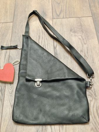 Sarah Pacini Hobo-Tasche Kalbsleder schwarz top Zustand