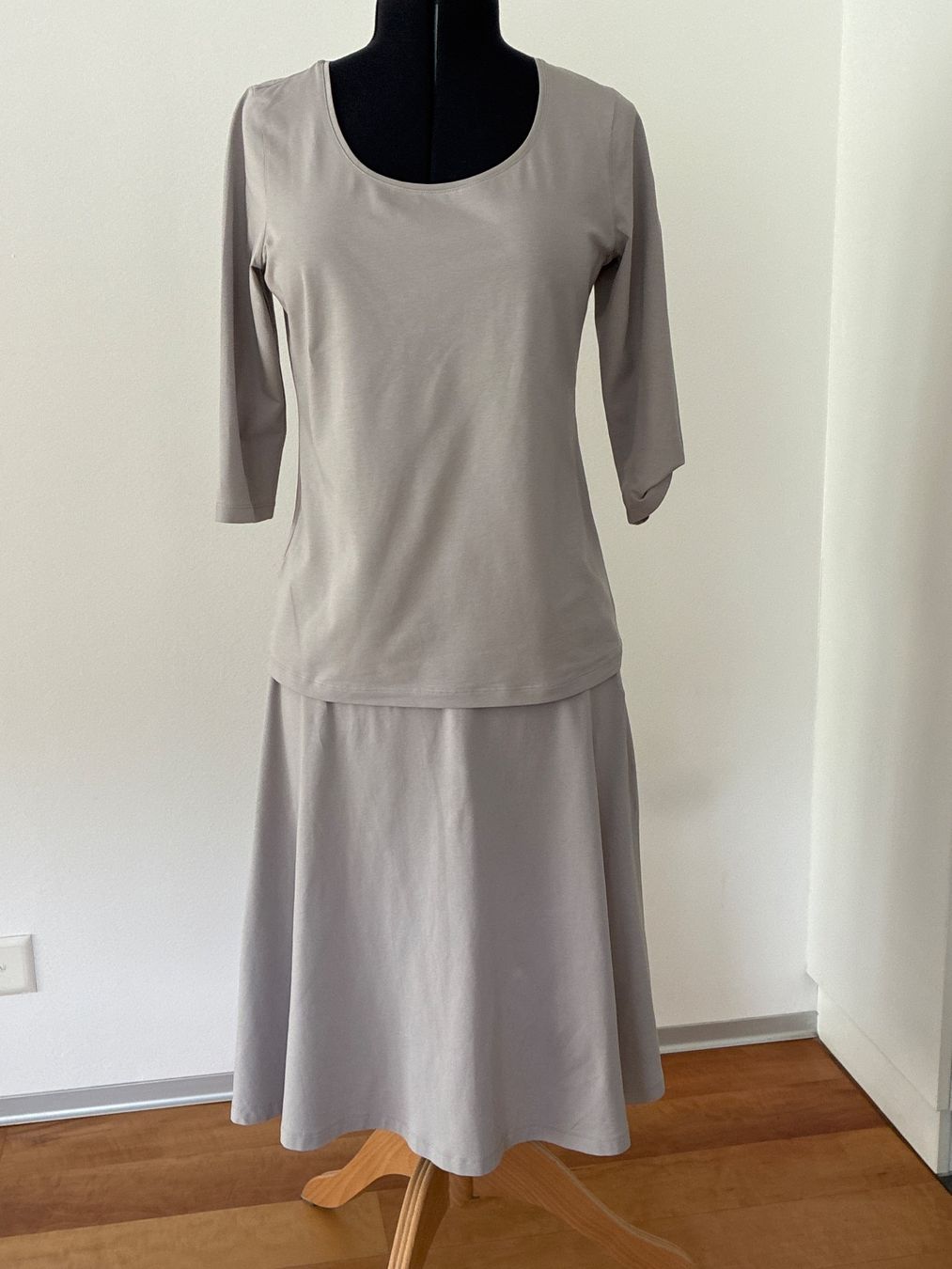Costumi: Dreiteiler:  2 Shirts mit Rock von Enna – Usato da Davos Platz venduto da nanigl