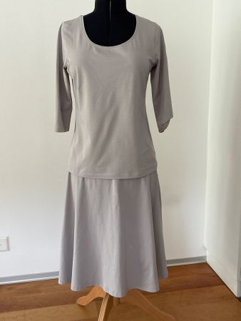 Dreiteiler:  2 Shirts mit Rock von Enna