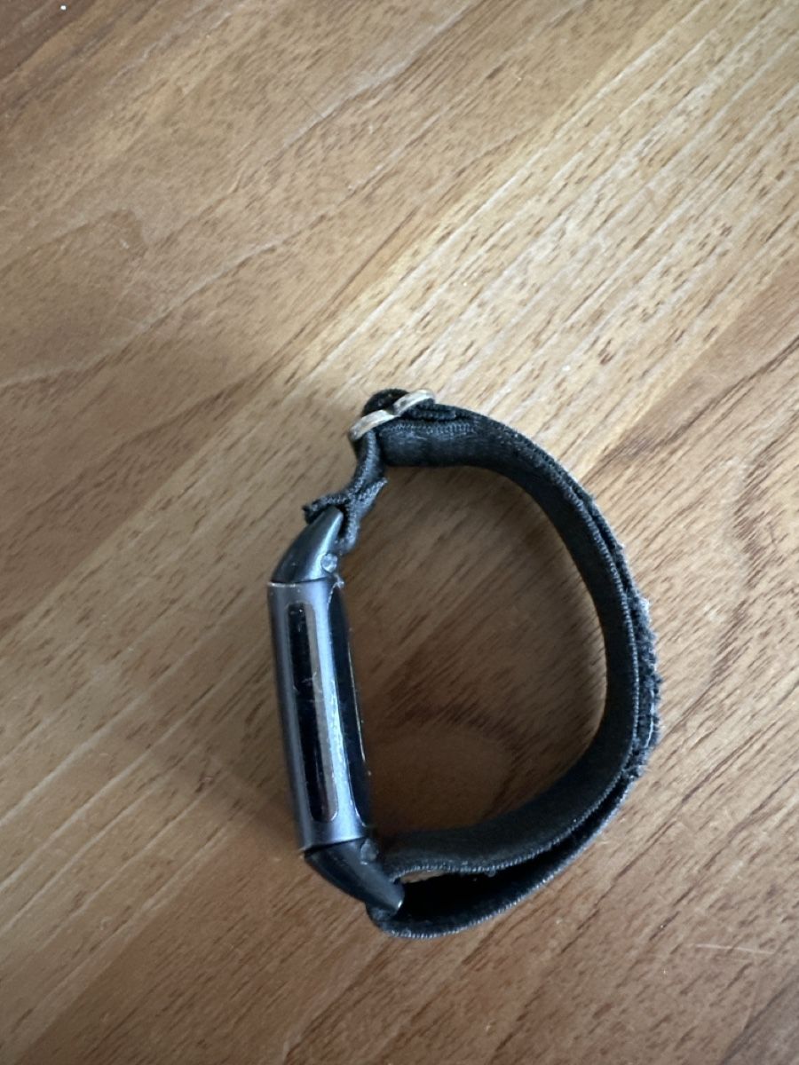 Fitbit Smartwatch: Fit Bit Uhr  – Défectueux à Auslikon par Kaede4 1