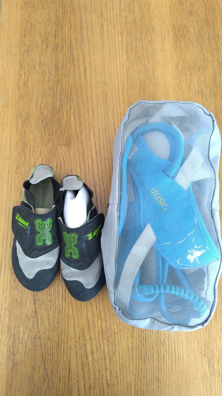 Petzl Kletterausrüstungen: Baudrier Petzl bleu + chaussons taille 33 – Gebraucht aus La Corbaz von PazoJo 2