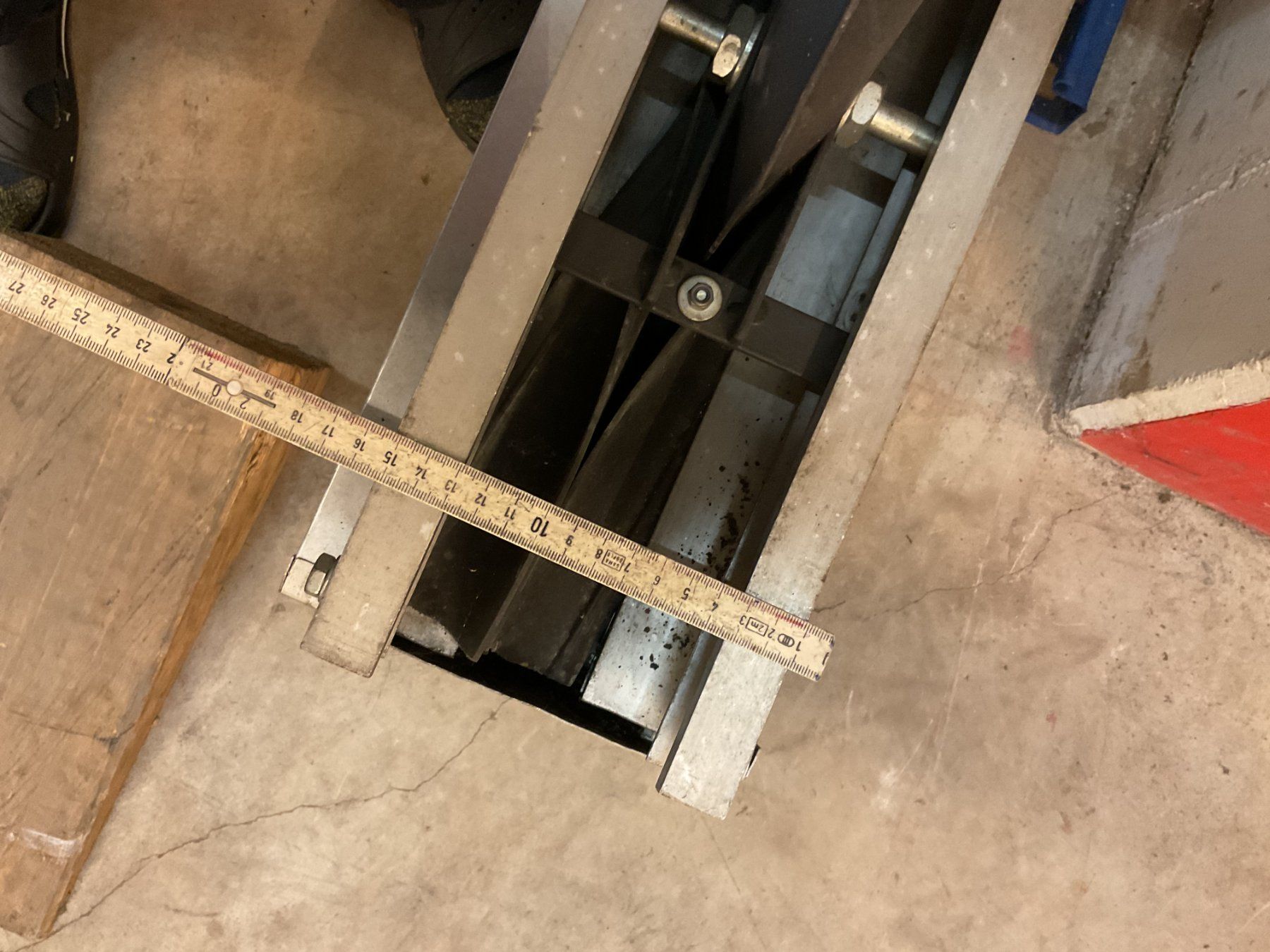 Tubi & Tubi flessibili: Abgas-Absaugschiene   mit ca. 6 Meter Schlauch – Usato da Oberentfelden venduto da schruber75 1