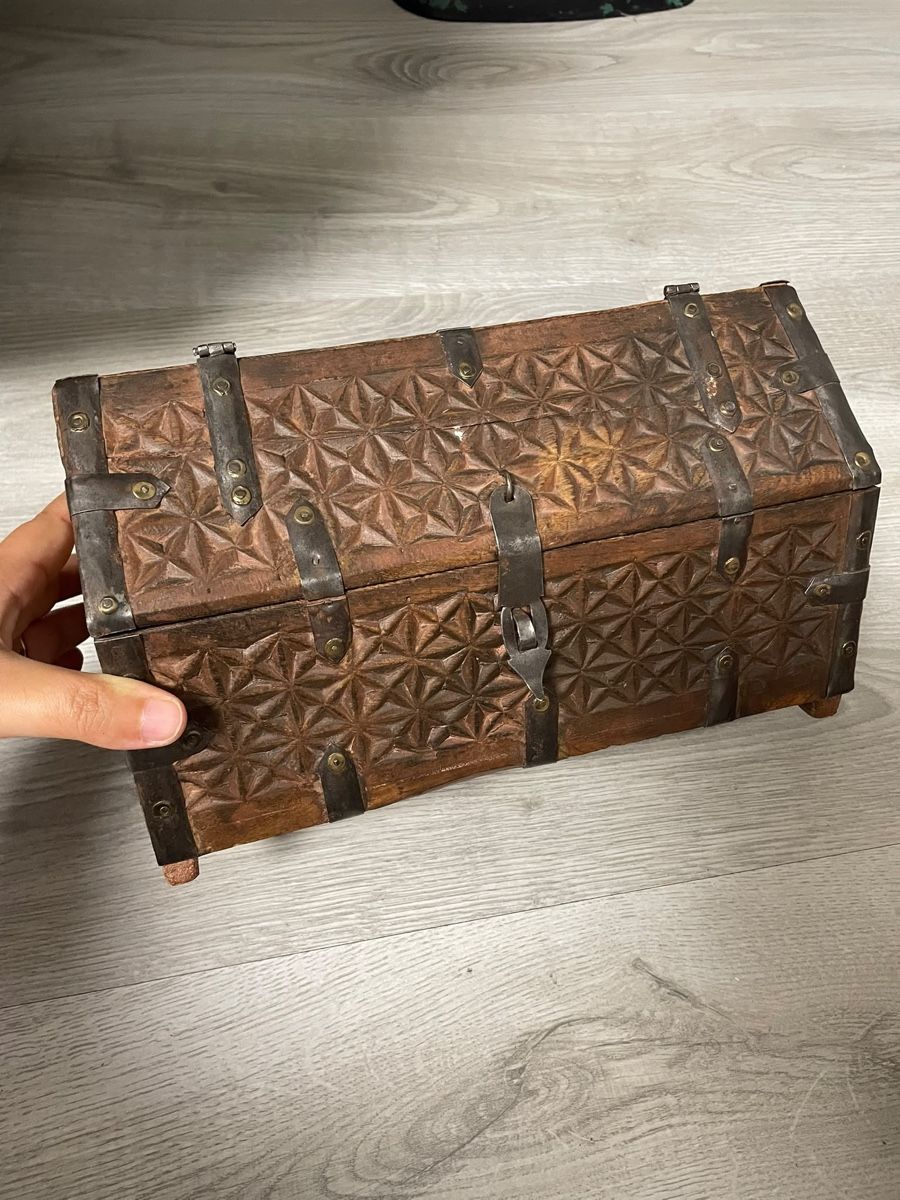 Cassapanche: Coffre en bois ancienne – Usato da Montreux venduto da Pipo7878 3