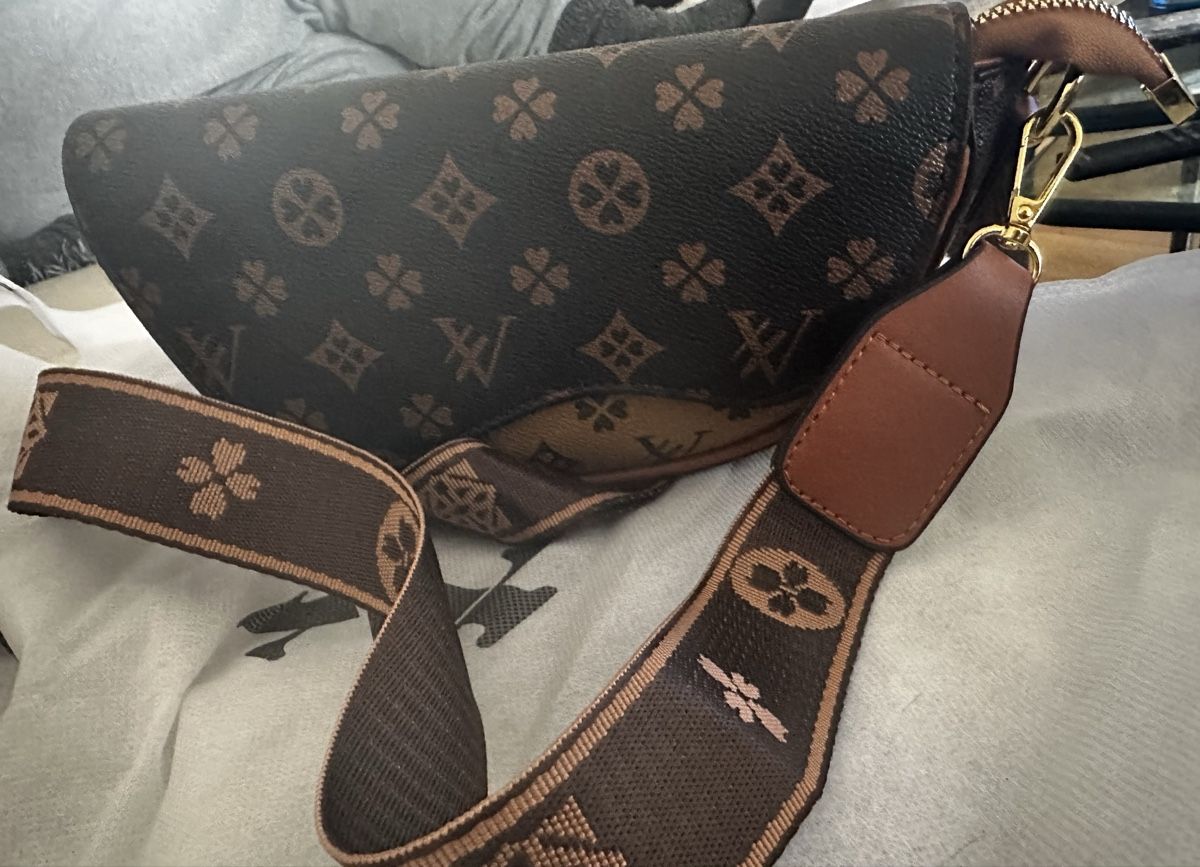 Borse da donna: Kleine Handtasche im Monogramm-Design . – Nuovo e nell'imballaggio originale da Neuenegg venduto da Kartel11 1