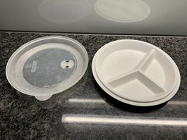 Praktischer Mikrowellenteller mit 3 Fächern & Dampfventil