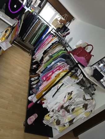 FASHION STORE KOMPLETT ZU VERKAUFEN – 1.000+ NEUE TEILE