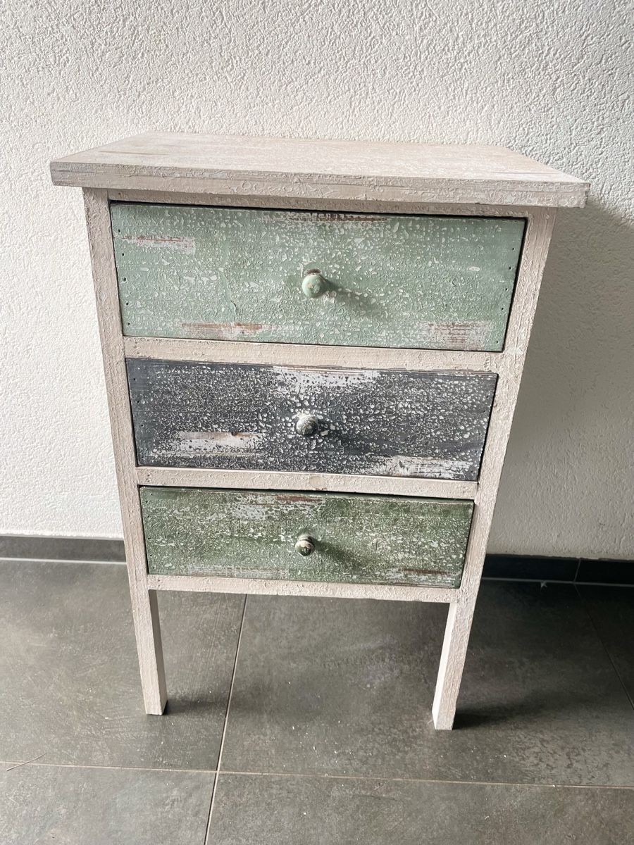 Cassettiere: Vintage Komode Tischchen mit 3 Schubladen, Shabby Chic – Usato da Heimenhausen venduto da Bufnof