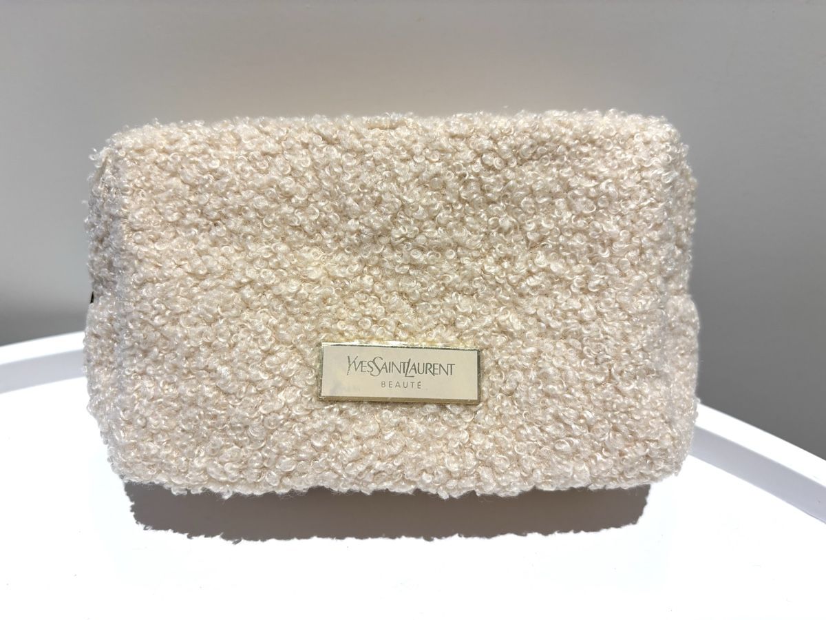 Saint Laurent Custodie per cosmetici: YSL Beauté Textured Pouch Beige NEW – Nuovo e nell'imballaggio originale da Winterthur venduto da Atelier.W