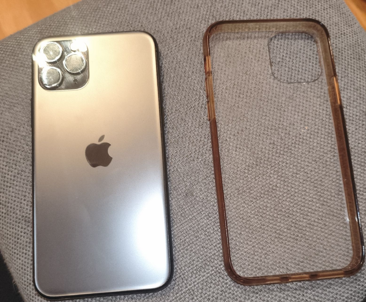 Apple Telefoni cellulari / Smartphones: Verkaufe mein Altes Iphone 11 Pro – Usato da Döttingen venduto da bea_zb78 2