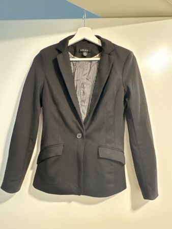 Amisu Damen Blazer, Gr. 34, schwarz, tailliert - Top Zustand