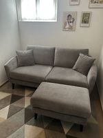 Sofa 2-Sitzer grau mit Hocker sehr guter Zustand