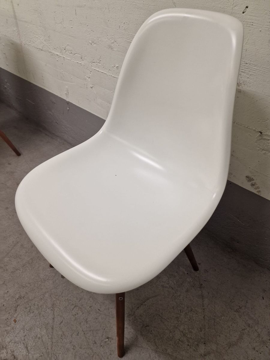 Stühle: Vintage Stuhl Weiss – Gebraucht aus Zürich von Vintage-1993