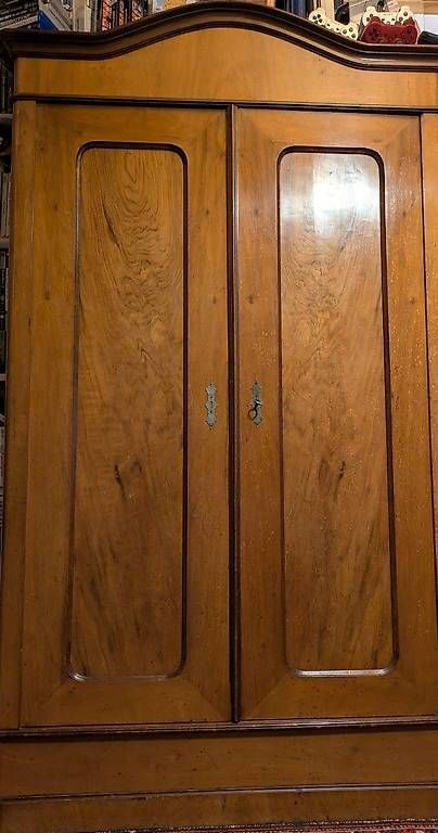 Tutti i DVDs: Antiker Kleiderschrank – Usato da Binningen venduto da Smile-46 1