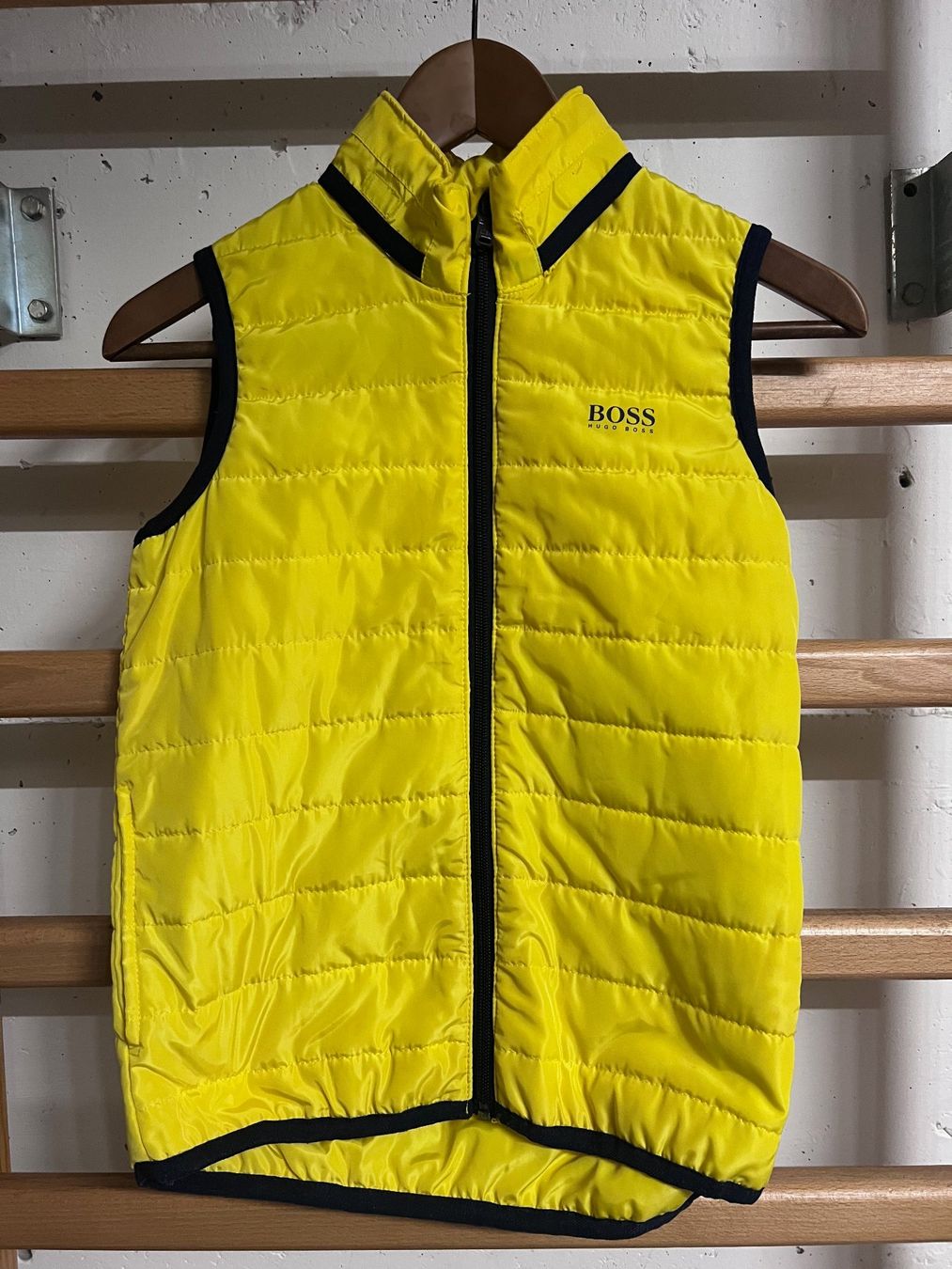 Hugo Boss Gilet & Giacche: Weste Kids von BOSS – Usato da Kilchberg ZH venduto da SabineF01