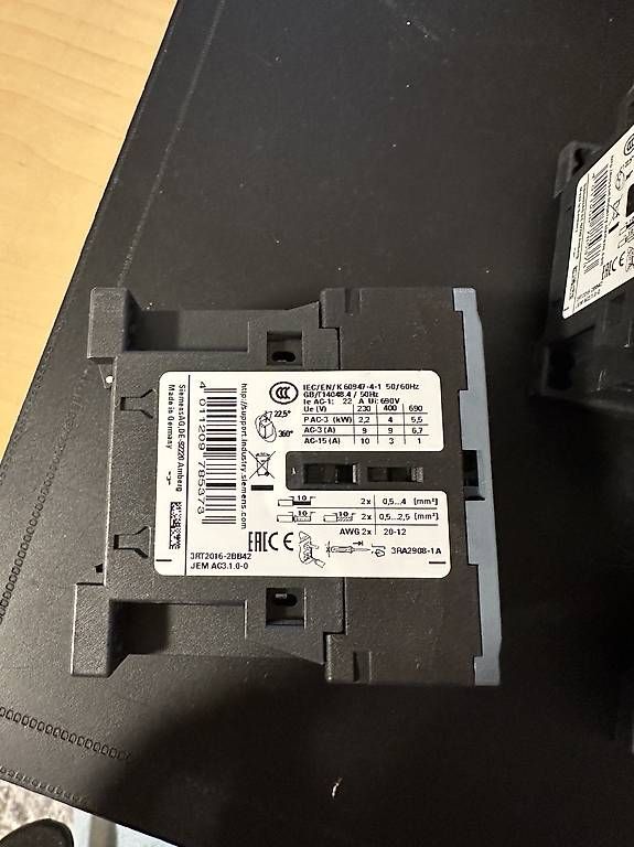 Elektronikbauteile: Siemens Schütz 3 Schliesser 24V  – Gebraucht aus Goldau von and_8tqf 2