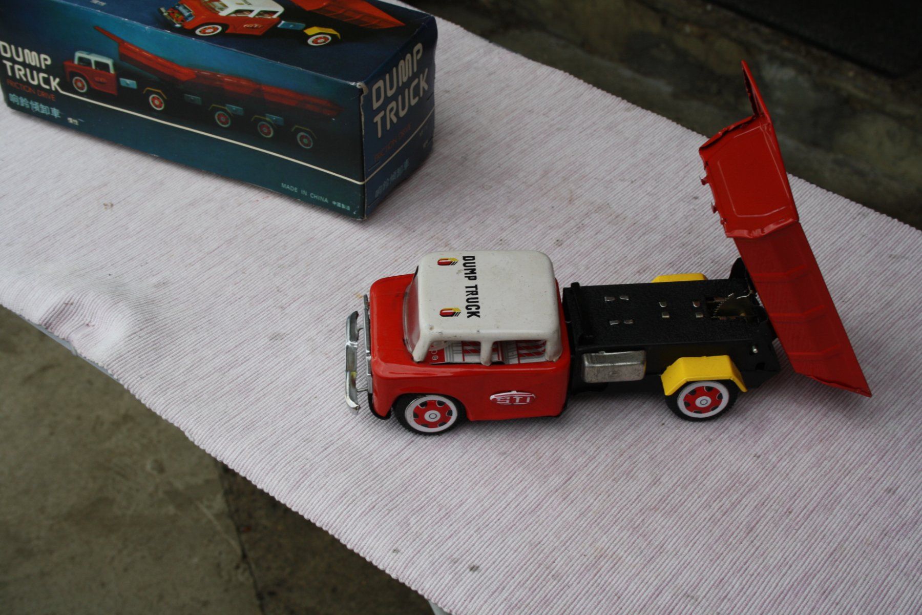 Spielzeuge: BLECH AUTO LKW KIPPER – Gebraucht aus Wauwil von Pneuedy 3