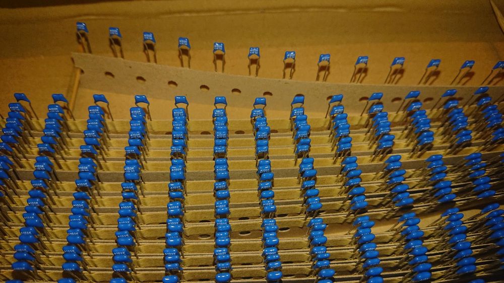 thumbnail image 2 of 100 Stück 10 µF Multilayer Monolithic Ceramic Capacitor Assortment Kit 2 of 5