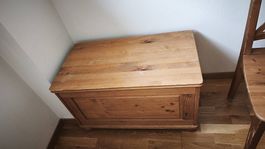 Massive Holztruhe 80 × 44 × 49 cm