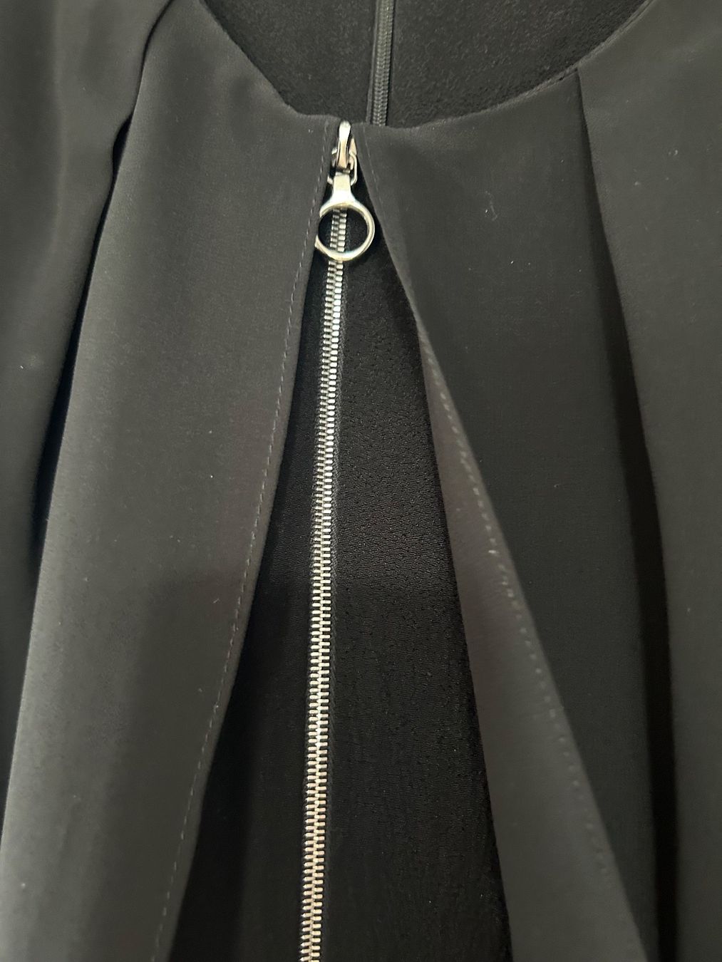 Sandro Vestiti: Kleid schwarz Sandro – Usato da Schwyz venduto da lookatit 2