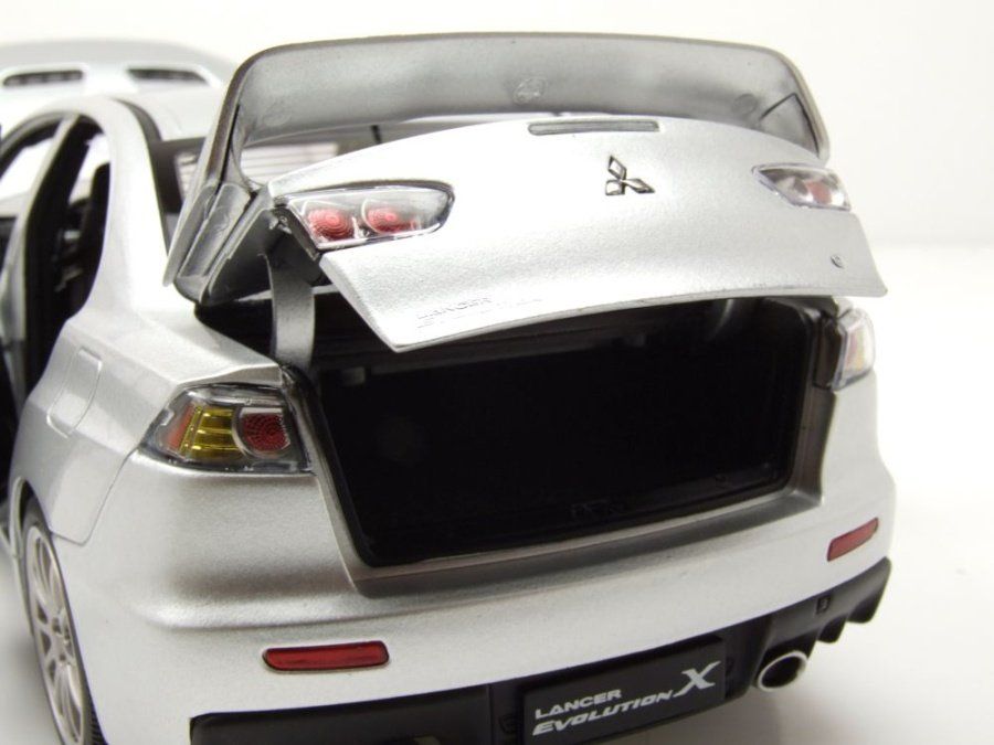 Mitsubishi Modellautos: Mitsubishi Lancer Evo X 2009-2016 silber met.        1:18 – Neu und originalverpackt aus Gerlafingen von espero88 8