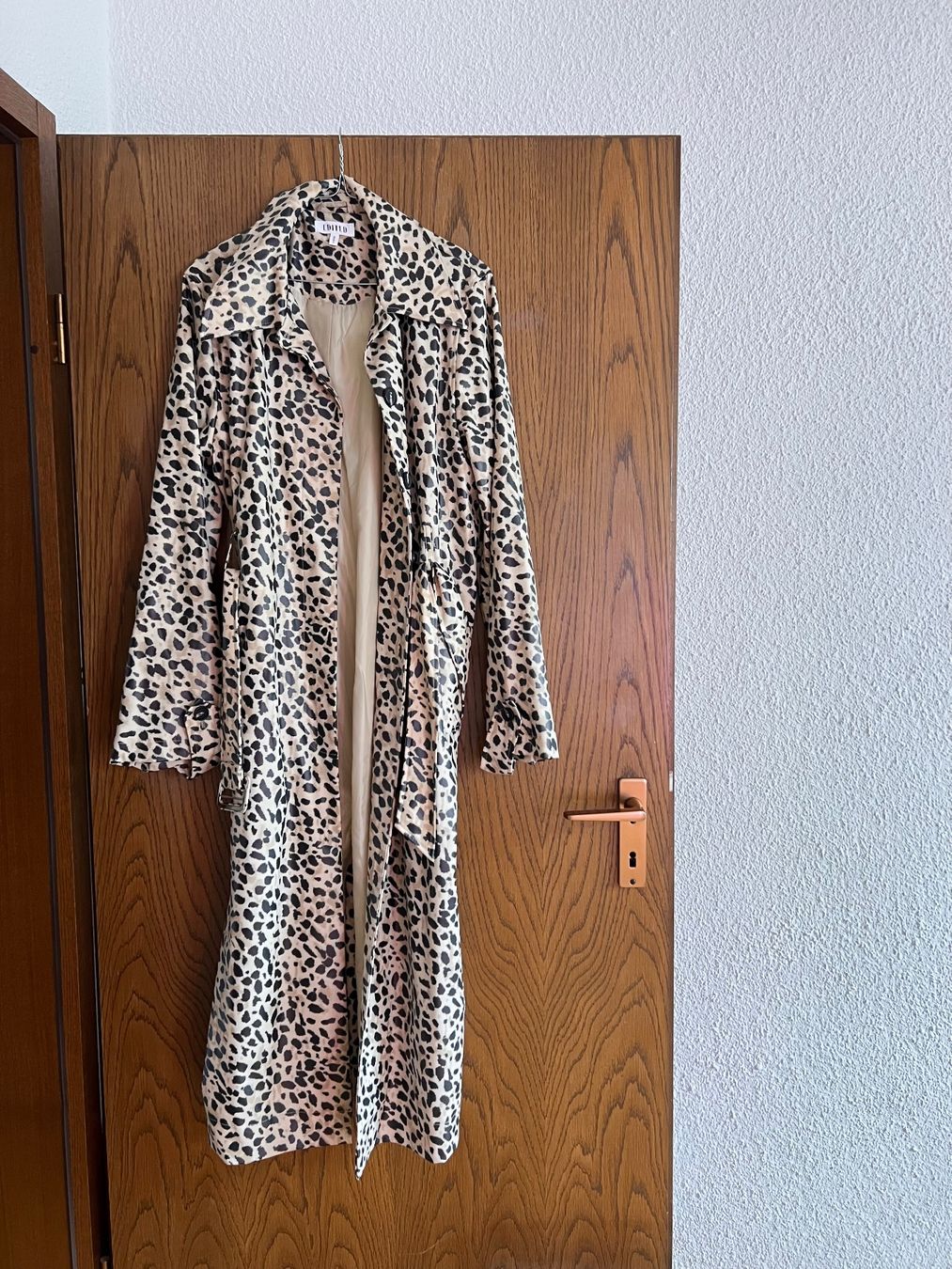 Mäntel: Mantel Leomuster mit Gürtel von EDITED – Gebraucht aus Zürich von RahelFen