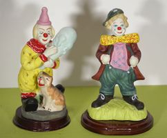 Paar Clown Figuren aus handbemaltem Porzellan
