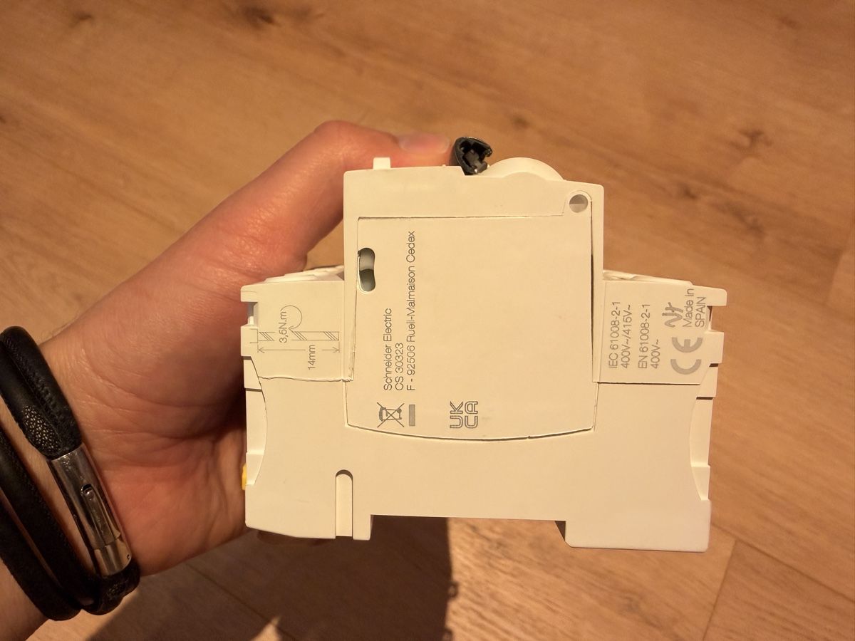 Schneider Composants électroniques: FI Schneider 30mA RCD 3-Phasen – D'occasion à Ettenhausen TG par 7haus2011 5