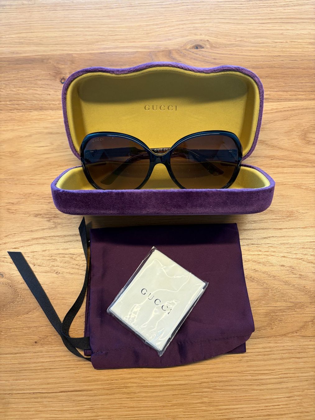 Gucci Brillen & Gläser: Sonnebrille von Gucci – Gebraucht aus Thalwil von Borozwei